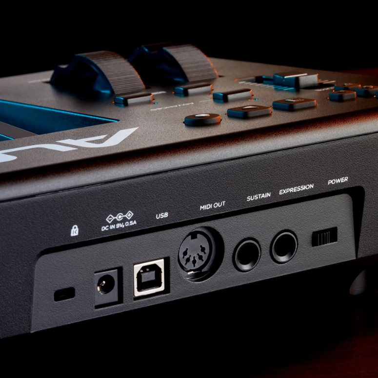 Controlador Midi Q 88 MKII-3