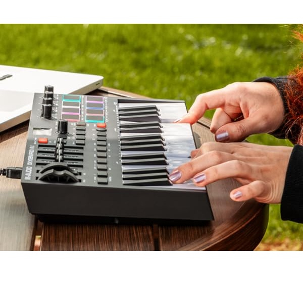 Controlador Midi Oxygen Pro Mini-2
